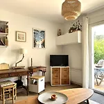 Le Cocon, Pour 2 Personnes A 5 Minutes De La De L'almanarre A Apartament Hyères