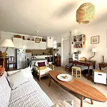 Apartament Le Cocon, Pour 2 Personnes A 5 Minutes De La De L'almanarre A *