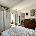 Apartament Le Cocon, Pour 2 Personnes A 5 Minutes De La De L'almanarre A Hyères