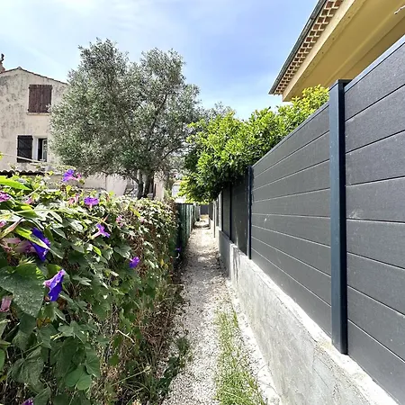 Apartament Le Cocon, Pour 2 Personnes A 5 Minutes De La De L'almanarre A *